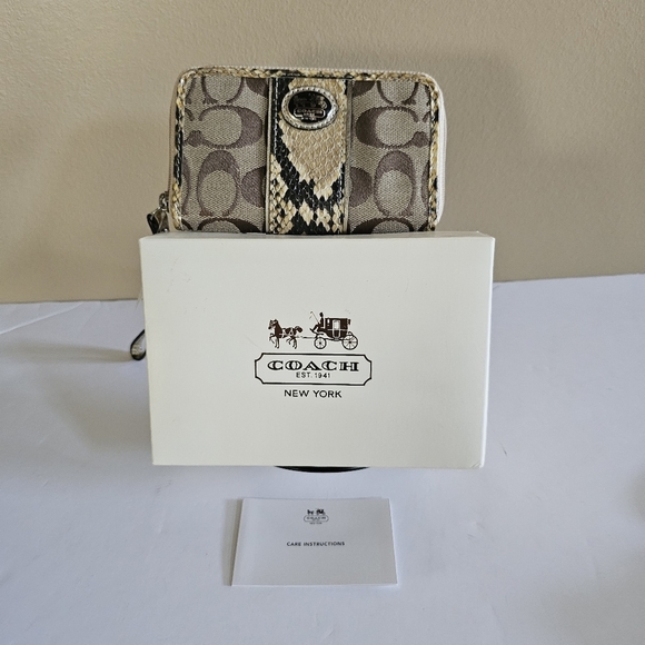 COACH Sutton Signature C Python Universal Case Wristlet, Full Incl, Rare. NWT - Picture 12 of 12
